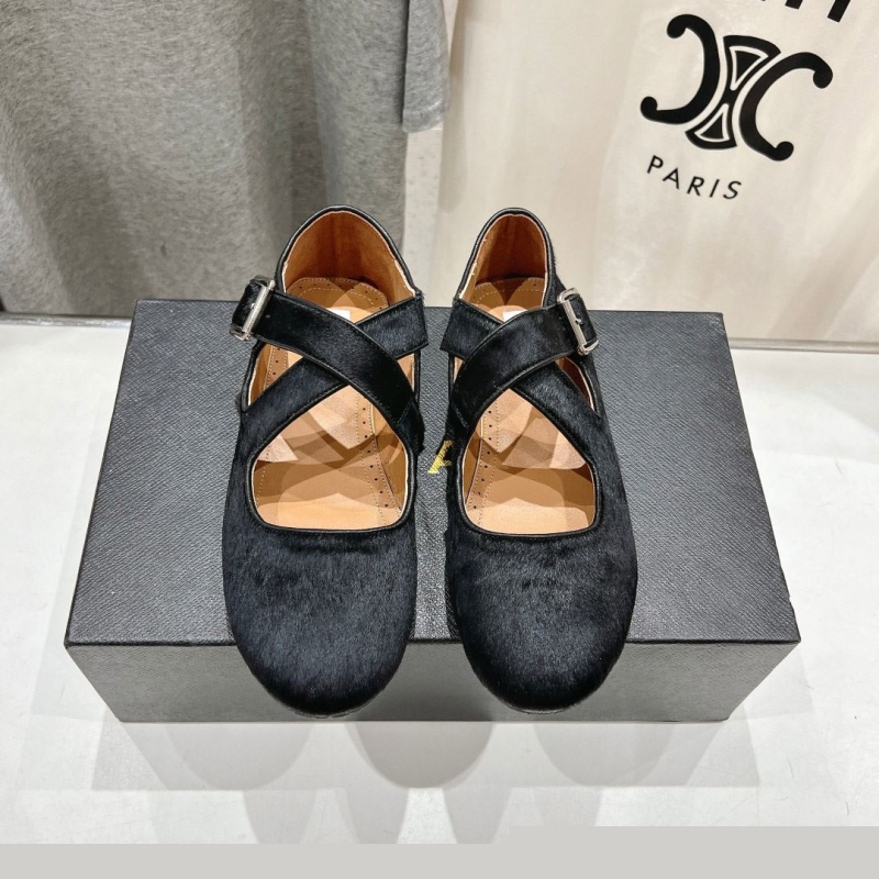 Other flat shoes